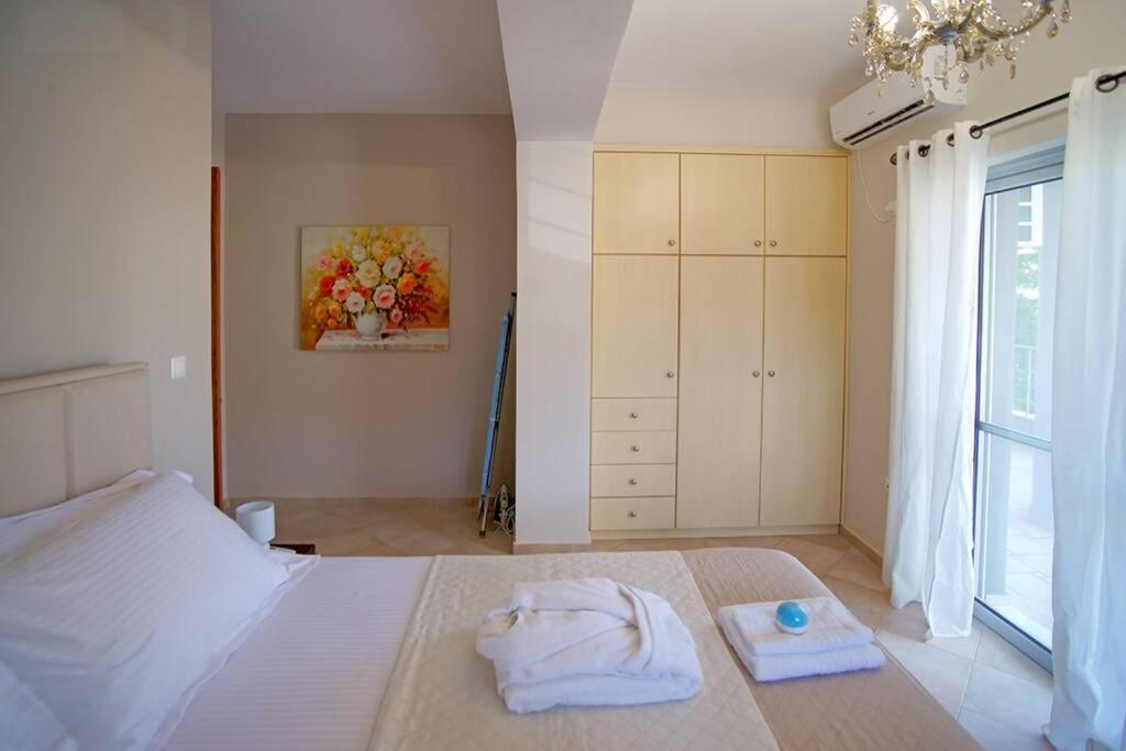 Royal Blu Apartment *
