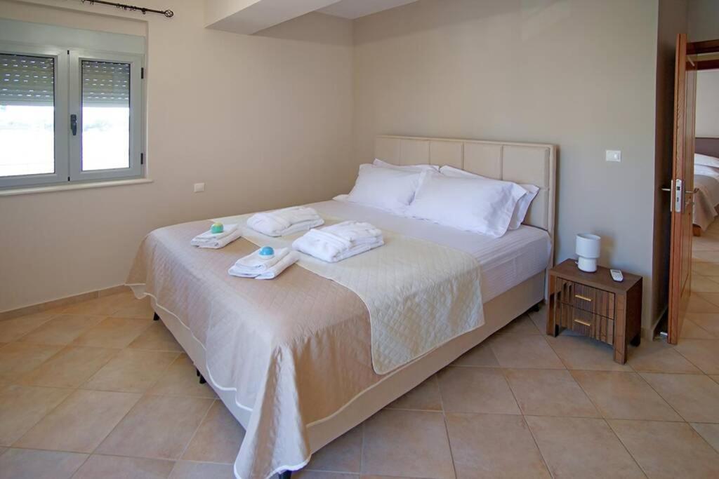 Royal Blu Apartment *