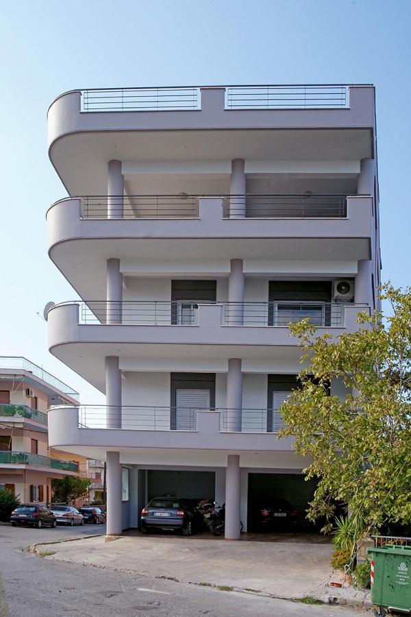 Royal Blu Apartment *